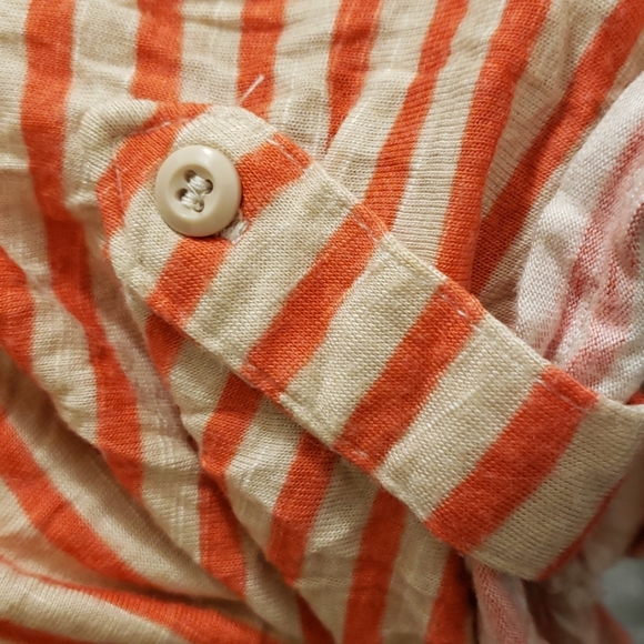 🌸 Striped Mid Button Top 🌸 - Picture 4 of 4